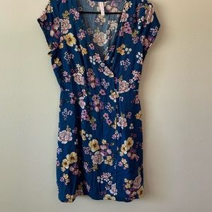 Short sleeve mini dress